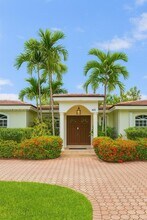 401 Warren Ln in Key Biscayne, FL - Building Photo - Building Photo