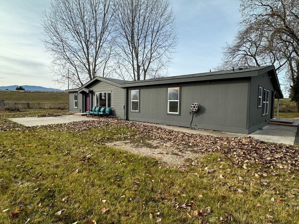 2434 Wyoming St in Missoula, MT - Building Photo