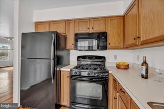 5606 Riverfront Dr in Palmyra, NJ - Building Photo - Building Photo