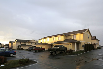 Fairhaven Vista in Redmond, OR - Building Photo - Building Photo