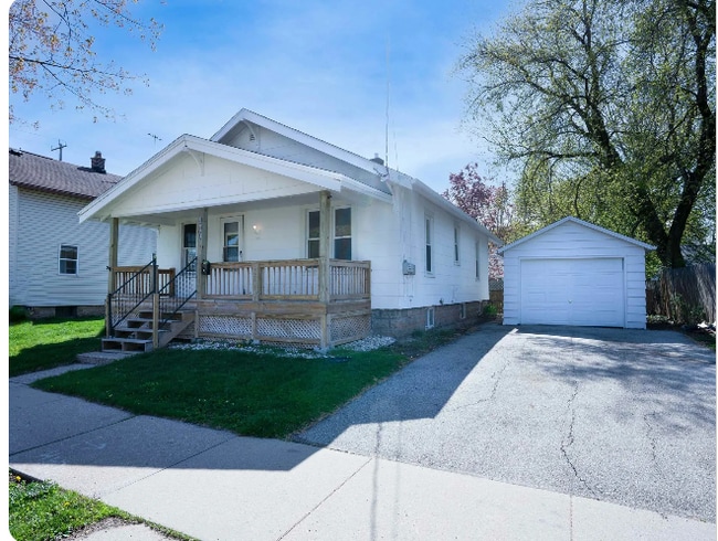 property at 909 N Drew St