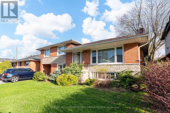 151 Newton Dr in Toronto, ON - Building Photo - Building Photo