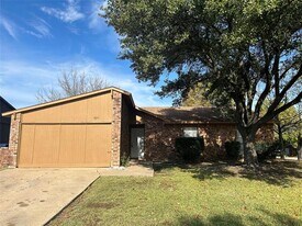 1826 Legend Dr in Garland, TX - Building Photo
