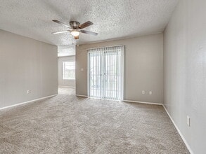 Hunter Park in Fort Worth, TX - Foto de edificio - Building Photo