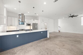 4711 Gonzales St in Austin, TX - Building Photo - Building Photo