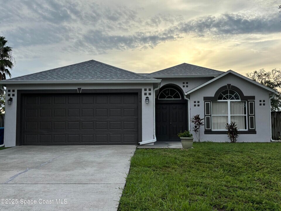 1064 Helena Ave NW in Palm Bay, FL - Building Photo