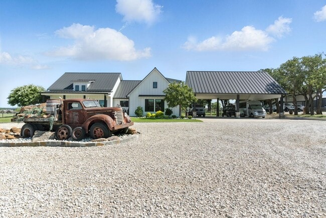 property at 1000 Rambling Oaks