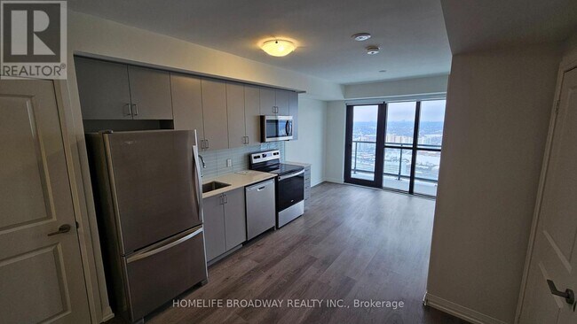 325 Yorkland Blvd in Toronto, ON - Building Photo - Building Photo