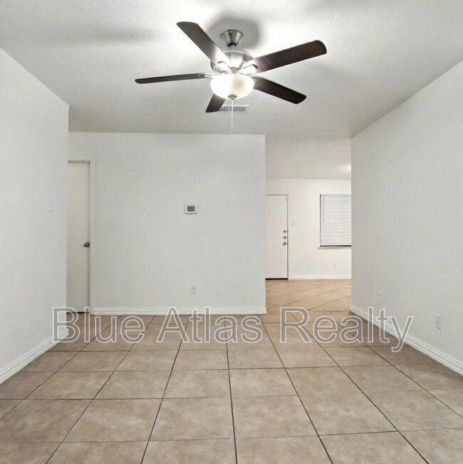 6510 Cinnamon Oaks Dr in Dallas, TX - Building Photo - Building Photo