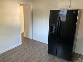 2547 Washington St in Austell, GA - Building Photo