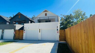 9318 Firnat St in Houston, TX - Building Photo - Building Photo