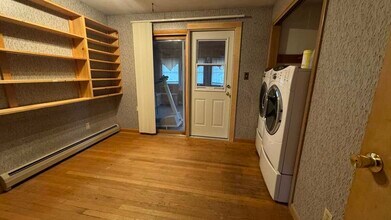 2 Lawndale St in Easthampton, MA - Building Photo - Building Photo