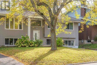1896 Featherston Dr in Ottawa, ON - Building Photo - Building Photo