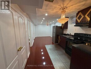 95 Professor Day Dr in Bradford West Gwillimbury, ON - Building Photo - Building Photo