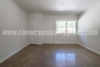 716 S Mitchell St in Conway, AR - Foto de edificio - Building Photo