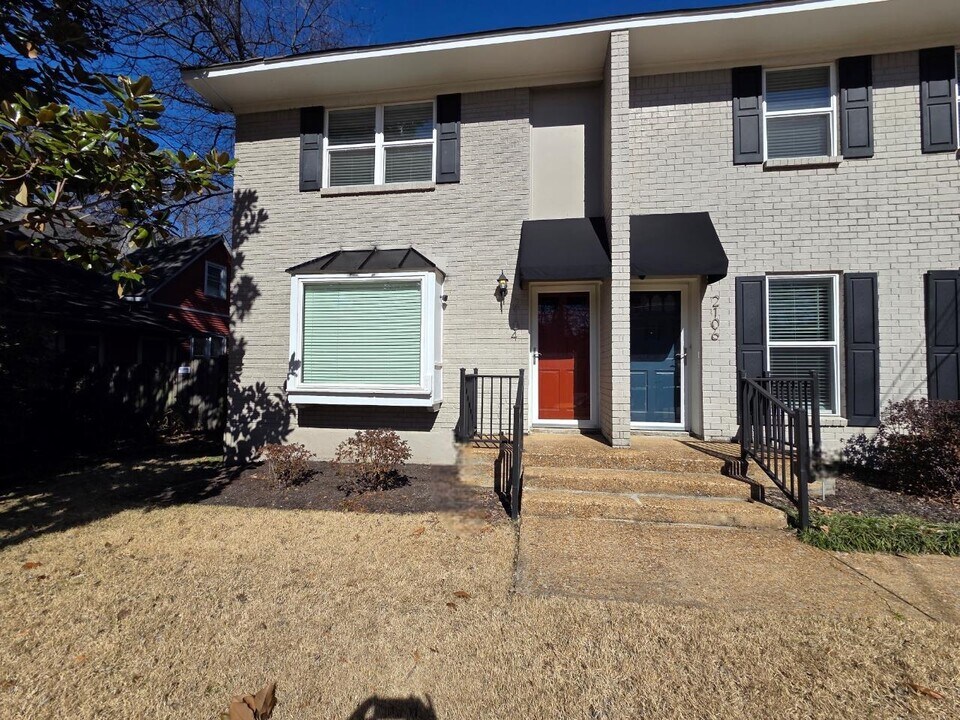 2104 Harbert Ave in Memphis, TN - Building Photo