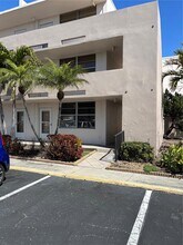 7405 Bay Island Dr S in South Pasadena, FL - Foto de edificio - Building Photo