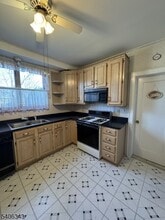 239 Washington Pl in Hasbrouck Heights, NJ - Building Photo - Building Photo