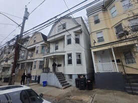 102 South St in Newark, NJ - Building Photo