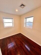 136 Hill St in Portsmouth, NH - Building Photo - Building Photo