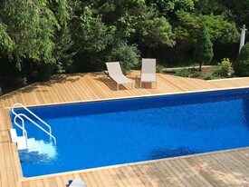 13 Buttercup Ln in Westhampton, NY - Building Photo