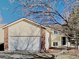 5823 S Quemoy Cir in Centennial, CO - Building Photo