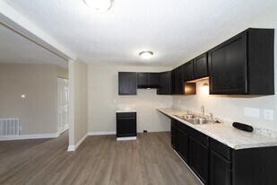 8120 Sheroak Ct in Indianapolis, IN - Building Photo