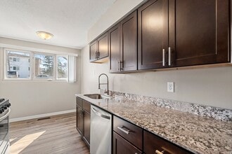 Park Place off Broadway in New Hope, MN - Foto de edificio - Building Photo