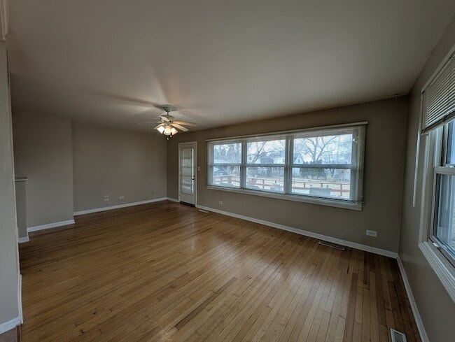 4230 Lindley St in Downers Grove, IL - Foto de edificio - Building Photo