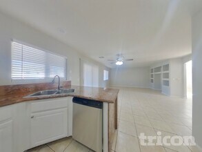 8716 Honey Vine Ave in Las Vegas, NV - Building Photo - Building Photo