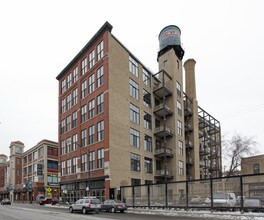 1872 N Clybourn Ave in Chicago, IL - Building Photo - Building Photo