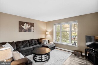 44 Burgundy Dr in Evesham, NJ - Building Photo - Building Photo