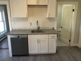 410 Wood St in Bristol, RI - Building Photo