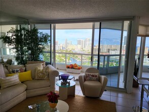 21205 Yacht Club Dr in Aventura, FL - Foto de edificio - Building Photo