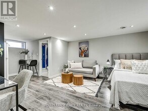 106 Gilroy Dr in Toronto, ON - Building Photo - Building Photo