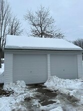 4056 Park Ave, Unit 2-Upper in Hamburg, NY - Foto de edificio - Building Photo