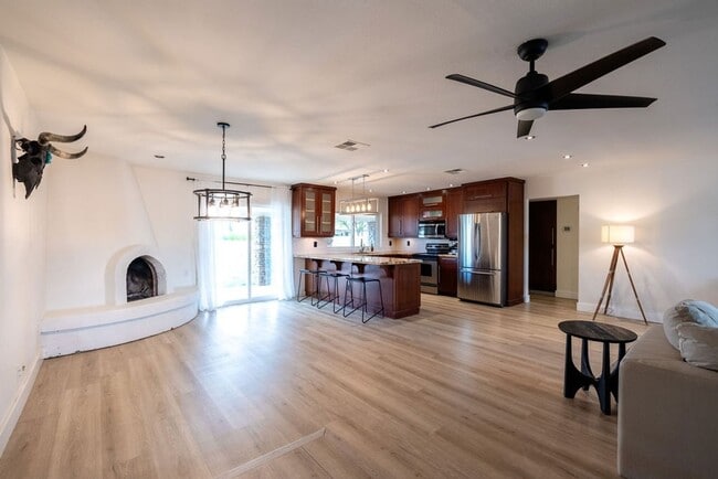 802 E Caribbean Ln in Phoenix, AZ - Building Photo - Building Photo