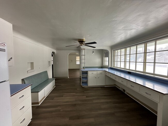 1102 Napoleon Rd in Jackson, MI - Building Photo - Building Photo