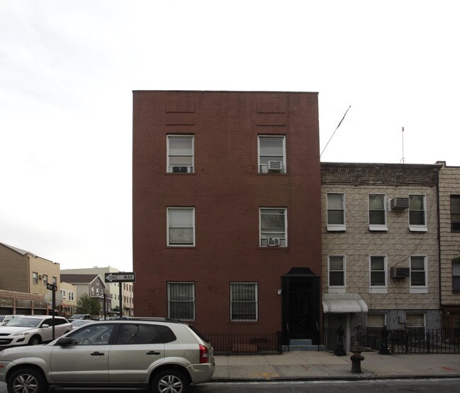 292 Manhattan Ave in Brooklyn, NY - Building Photo - Building Photo