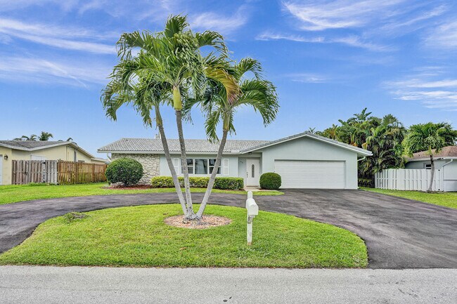 4775 NW 5th Ave in Boca Raton, FL - Building Photo - Building Photo
