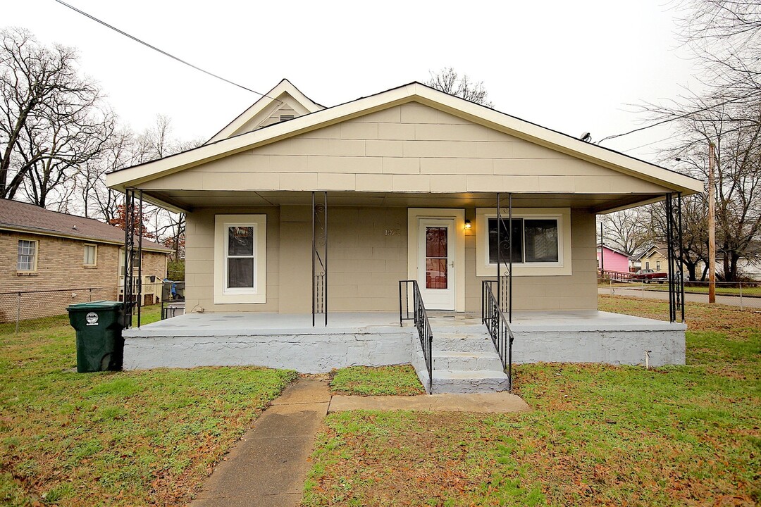 1925 E 33rd St in Chattanooga, TN - Building Photo