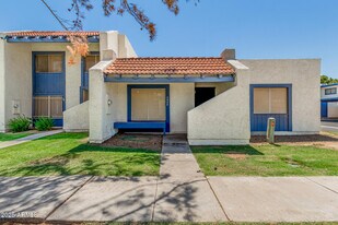 5424 W Laurie Ln in Glendale, AZ - Building Photo