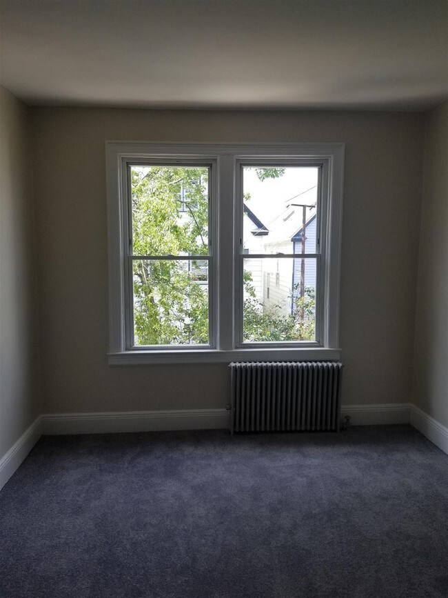 138 W 30th St-Unit -#4 in Bayonne, NJ - Building Photo - Building Photo