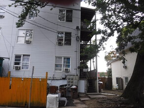 227 Henry St in Stamford, CT - Building Photo - Building Photo