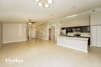 2450 SW Madiera St in Port St. Lucie, FL - Foto de edificio - Building Photo