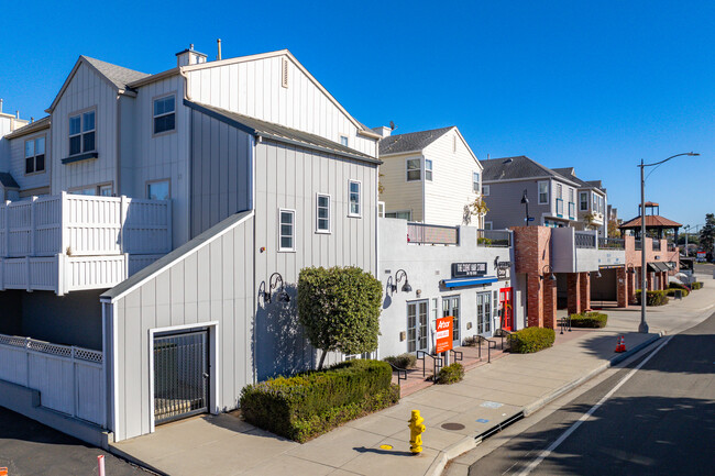 1800 S Pacific Coast Hwy in Redondo Beach, CA - Building Photo - Building Photo