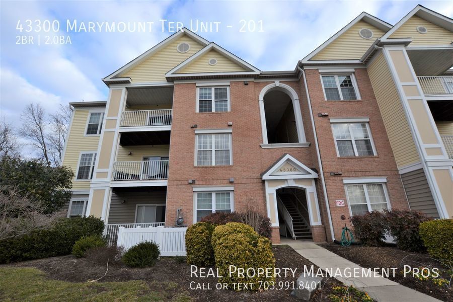 43300 Marymount Terrace in Ashburn, VA - Building Photo