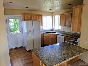 20668 Cherry Tree Ln in Bend, OR - Building Photo - Building Photo