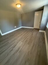1101 Pekin Ave in Creve Coeur, IL - Building Photo - Building Photo