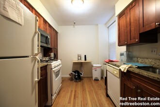 2003 Commonwealth Ave, Unit 24 in Boston, MA - Building Photo - Building Photo